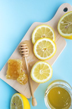 Kavanoz bal ayı ve limon ile tatlım