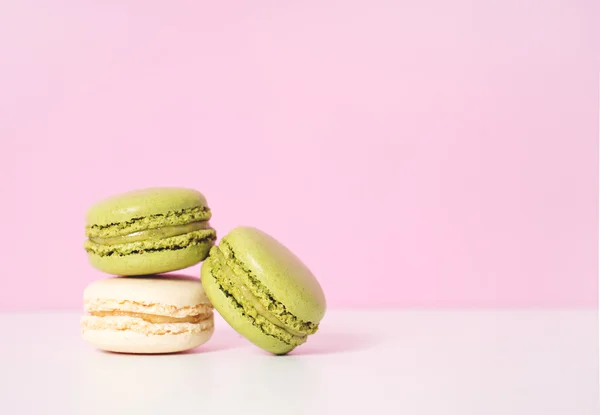 Lindos macaroons franceses doces e coloridos . — Fotografia de Stock