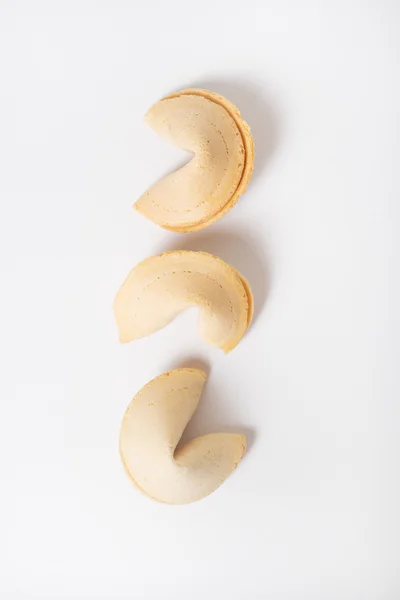 白い背景の上のフォーチュン クッキー — ストック写真