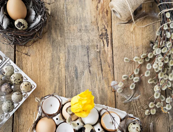 Easter theme. egg decor on wooden background — Stock Photo, Image