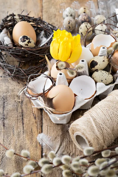 Easter theme. egg decor on wooden background — Stock Photo, Image