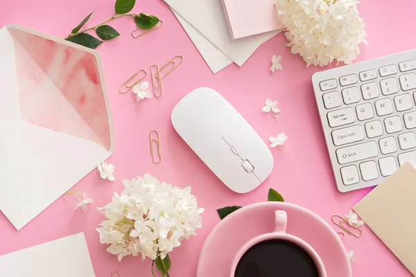 Office desk table with computer, supplies and coffee cup — Stock Photo, Image