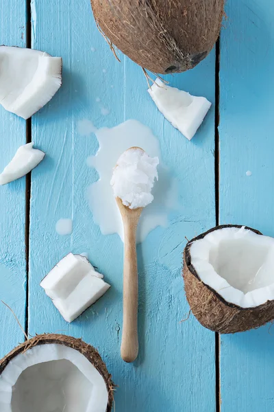 Coconuts with coconut oil on table — Stock Photo, Image
