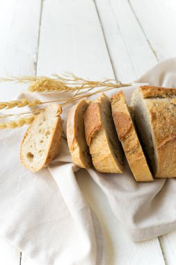rustik ekmek dilimlenmiş