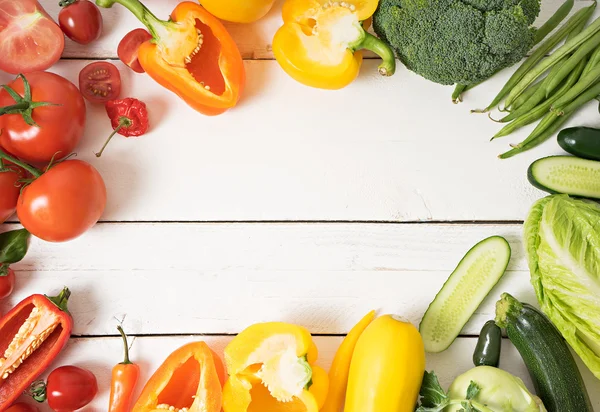 Friska färgglada grönsaker — Stockfoto