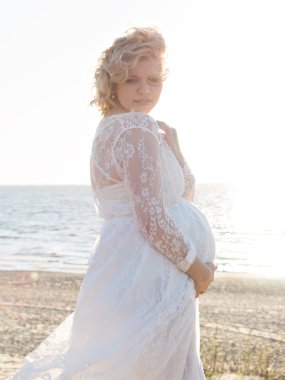  hamile kadın açık poz 