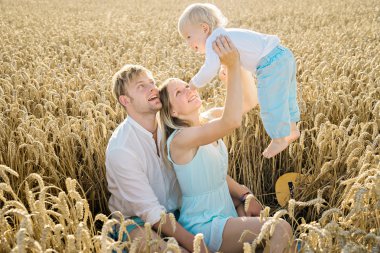 Anne, baba ve oğul yaz mutlu portre