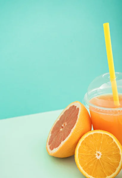 Апельсиновый и грейпфрутовый сок — стоковое фото