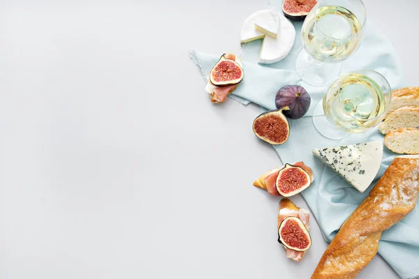 와인과 치즈와 안경 — 스톡 사진