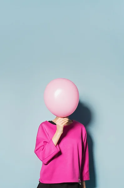 Girl have fun with colored balloons on blue background — Stock Photo, Image