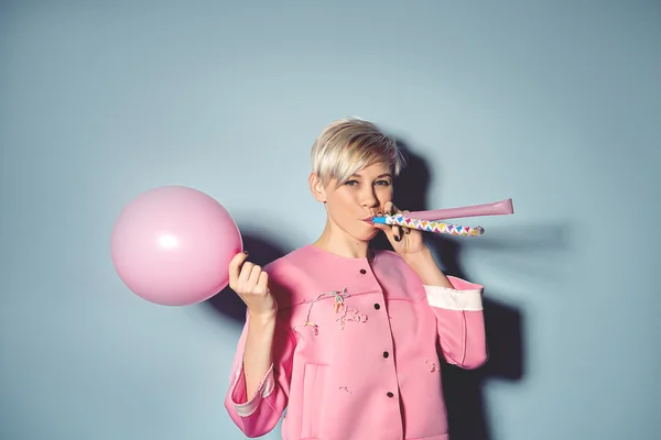 Girl have fun with colored balloons on blue background — Stock Photo, Image