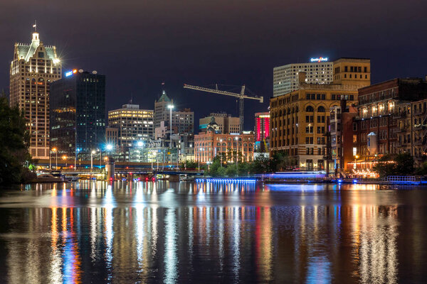 milwaukee reflecting in milwaukee and menomenee confluence at night