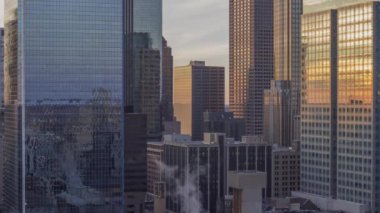 Şehir merkezindeki Minneapolis Gökdelenlerinin Yakın Çekimi Dramatik Günbatımı Işık 4K UHD Zaman Çizelgesi