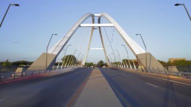 Akşamları Yoğun Saatler Trafiğe Açılır Köprüde Trafik Hareket Bulanık 4K UHD Zaman Çizelgesi