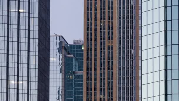 นของดาวน ทาวน Minneapolis กระฟ ากระจก Facades ระหว Twilight Uhd Timelapse — วีดีโอสต็อก