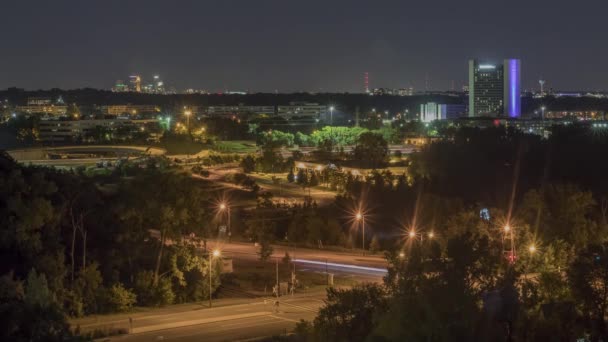 Ночная Экспозиция Давящая Движение Архитектуру Блумингтона Дальним Миннеаполисским Горизонтом — стоковое видео