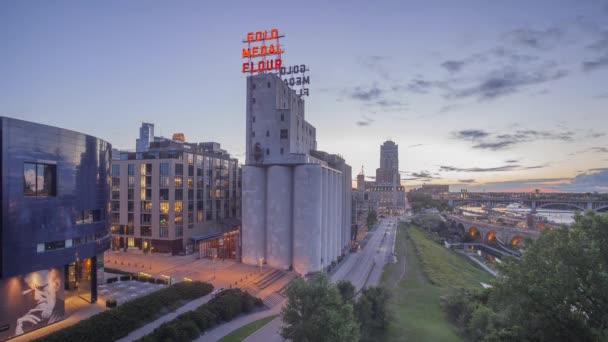 Minneapolis August 2017 Long Exposure Twilight Shot Downtown Gold Medal — 图库视频影像