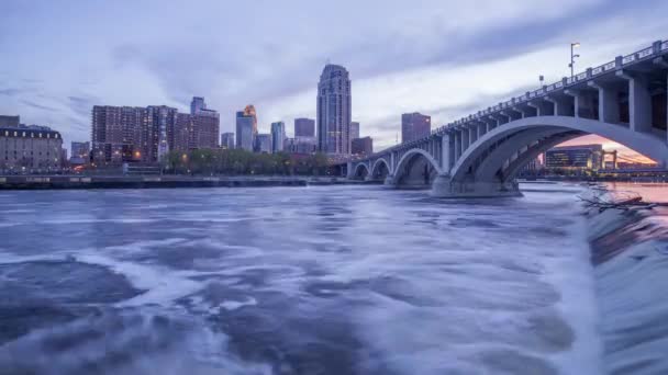 Wide Angle Shot Anthony Falls Mississippi River 3Rd Ave Bridge — стокове відео