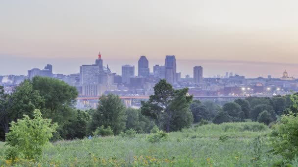 Μια Ευρεία Γωνία Sunset Shot Του Twin Cities Mounds Park — Αρχείο Βίντεο