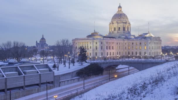 Paul February 2018 Wide Shot Iconic Minnesota Capitol Building Train — 비디오