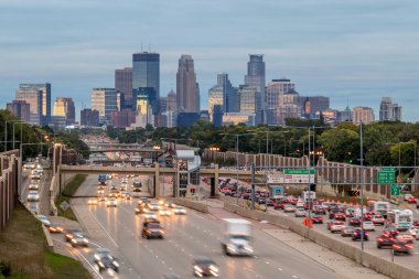 Minneapolis 'in ufuk çizgisi 50' den 35 'e