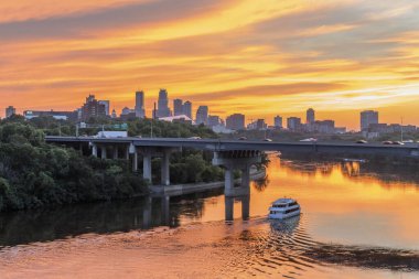 Minneapolis 'teki Missippi' de gün batımı gezisi