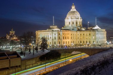 Alacakaranlık uzun pozlu orta boy Capitol ve katedral