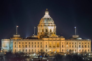 Geceleri Minneapolis Capitol 'ü kapatın.