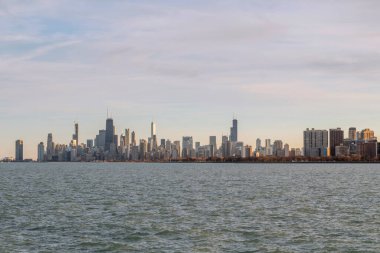 Chicago 'nun ufuk çizgisi üzerinde dramatik bir ışık.