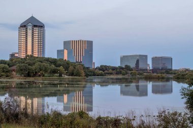 Karanlık Normandale yansımaları görünümü