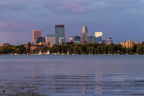 Rózsaszín Naplemente Felhők Felett Minneapolis Skyline Bde Maka Ska — Stock Fotó