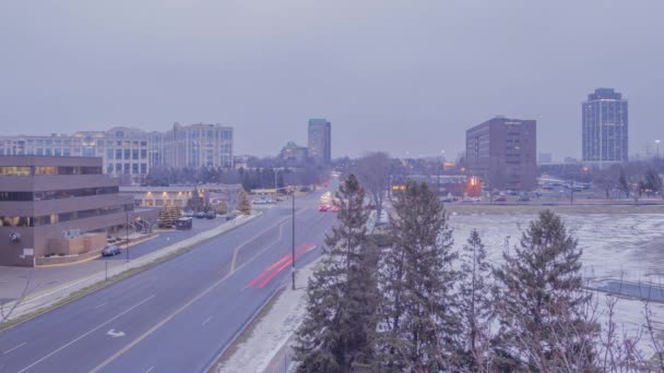 Широкий Угол Выстрел Длительного Воздействия Трафика Bloomington Cityscape Туманный Зимний — стоковое видео
