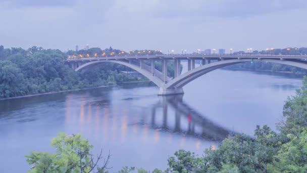 Wide Angle Shot Traffic Lake Street Marshall Avenue Bridge Reflecting — Stock Video