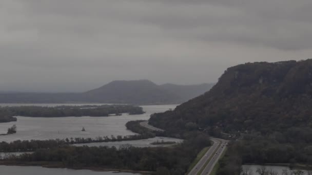 Bir Telephoto Hava Bulutlu Günü Nde Mississippi Nehri Taşımacılığı Güney — Stok video