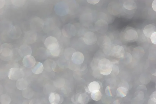 Taze kar üzerinde güneşin yansıması