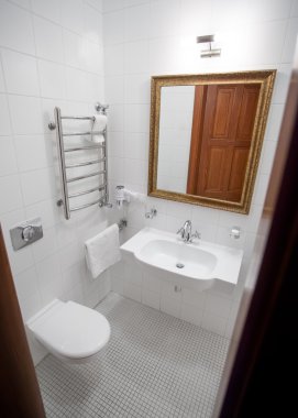 klasik zarif beyaz banyo