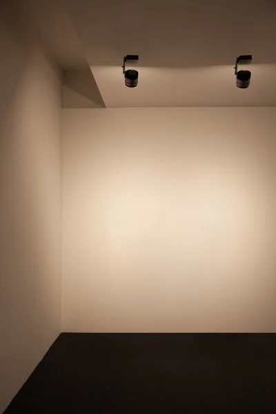 Galerie innen leere Rahmenwand — Stockfoto