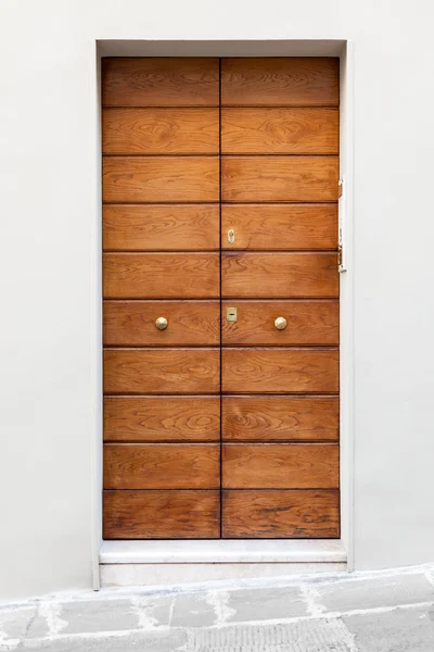 Modern ahşap giriş kapısı