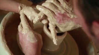 potter's tekerlek üzerinde çalışmak için eğitim