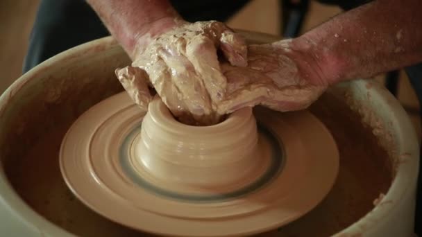 The work of the potter on potter's wheel — Stock Video