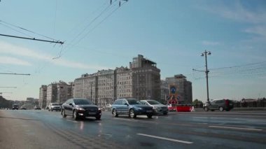 Karayolunda. Arabalar. Yaz 03