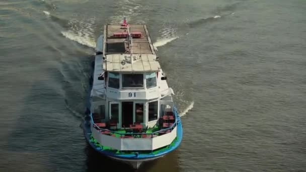 Barco fluvial — Vídeo de Stock