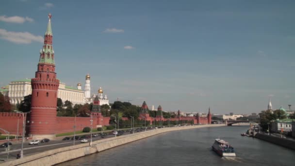 Moscú. Vista del Kremlin desde el Gran Puente de Piedra . — Vídeo de stock
