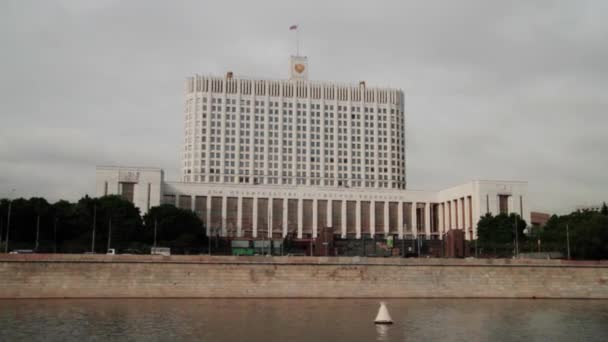 Москва, Россия: Дом Правительства Российской Федерации — стоковое видео
