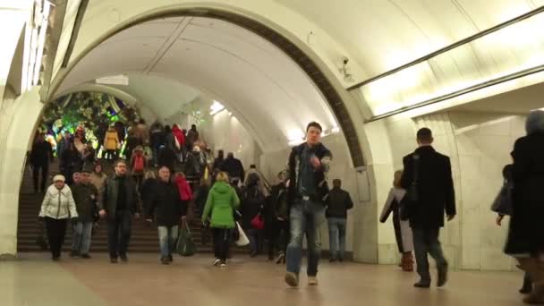 Moscow metro hall metro station Tsvetnoy Boulevard. — Stock Video