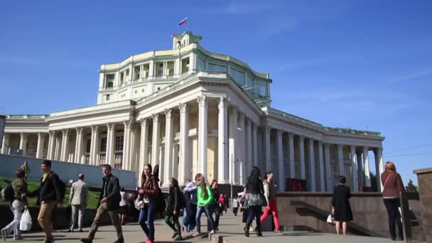 Central Academic Theatre av den ryska armén. Solig vårdag. — Stockvideo