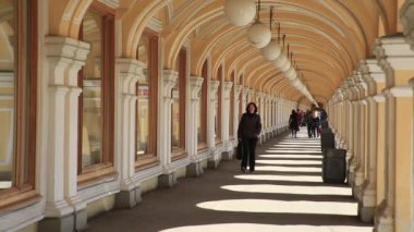 Gostinniy Dvor birinci katında 02 Galeri. St. Petersburg, Rusya Federasyonu