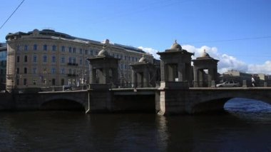 Lomonosov köprü görünümü - St Petersburg Fontanka nehri üzerinde köprü, Lomonosov sokak ile nehrin kesiştiği yerde Üniversite.
