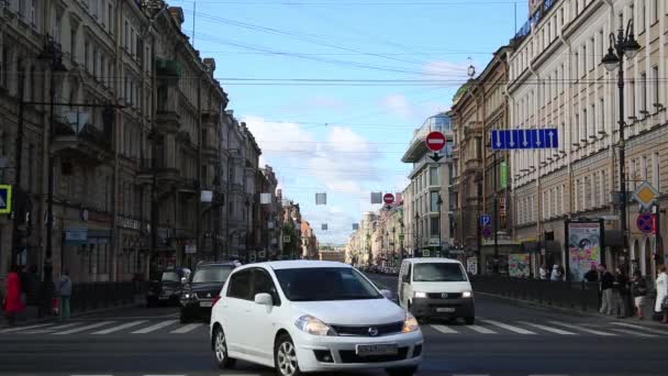 16.06.2015 - Marata Street, St. Petersburg, Ryssland. Korsningen. — Stockvideo