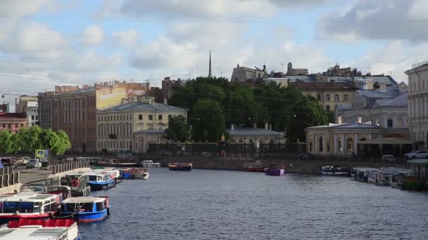 16.06.2015 - view from the Anichkov bridge on the Fontanka, St. Petersburg, Russia. — Stock Video